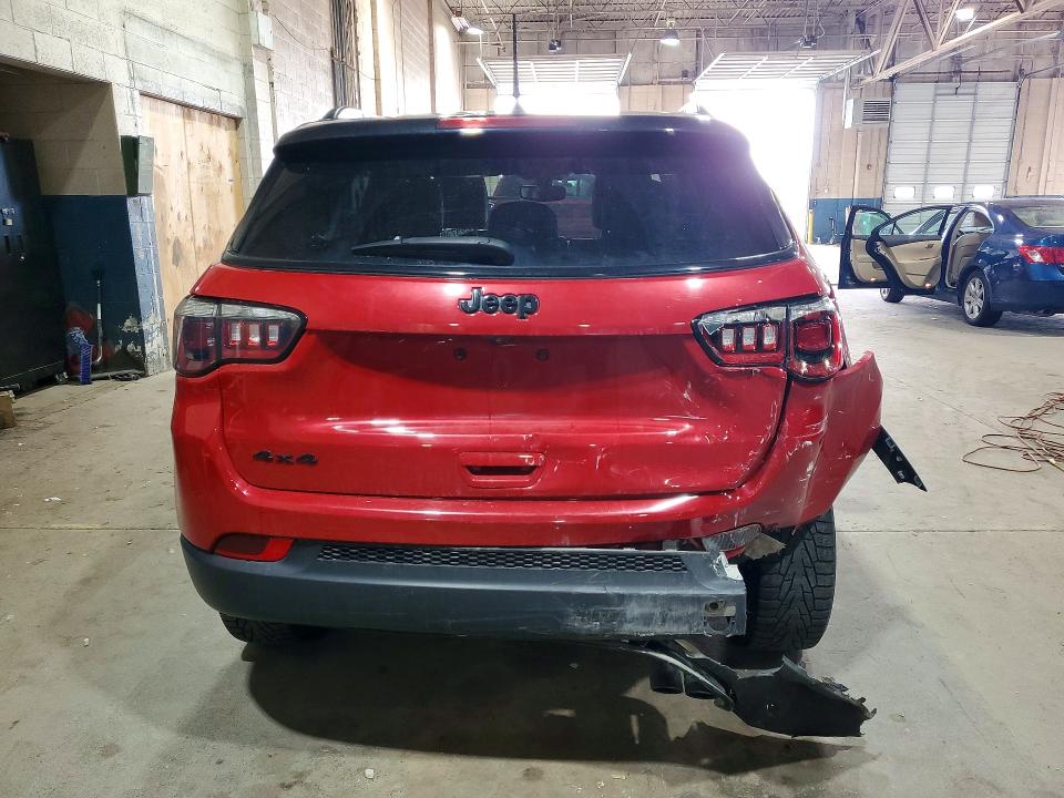 52373636 :رقم المزاد ، 3C4NJDBB3JT394283 vin ، 2018 Jeep Compass مزاد بيع