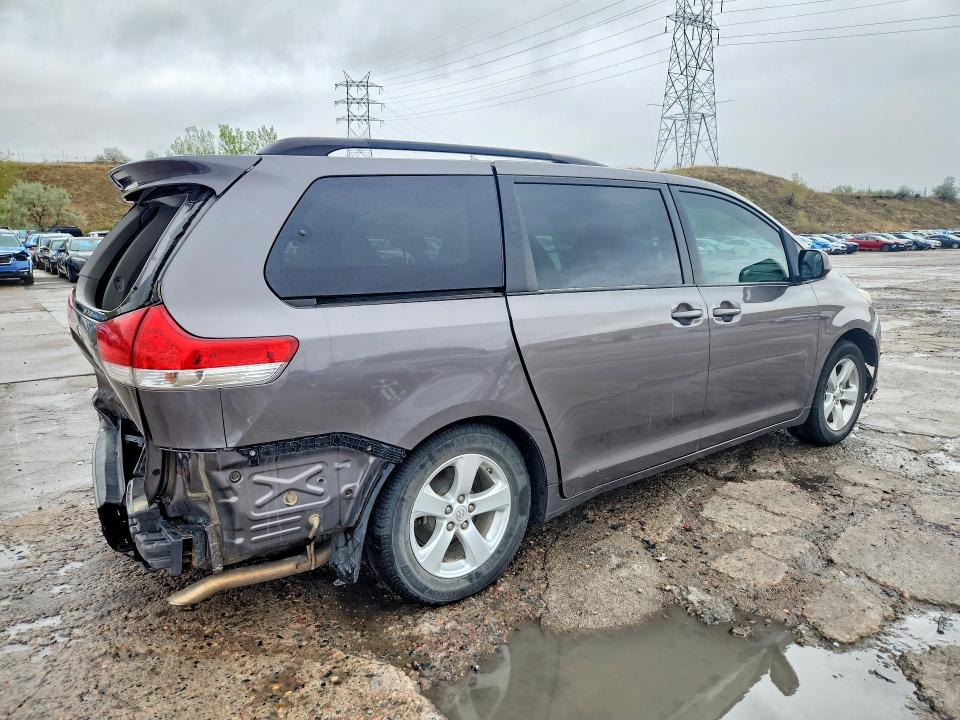 Продажа на аукционе авто 2013 Toyota Sienna, vin: 5TDKK3DC7DS331878, номер лота: 51670696