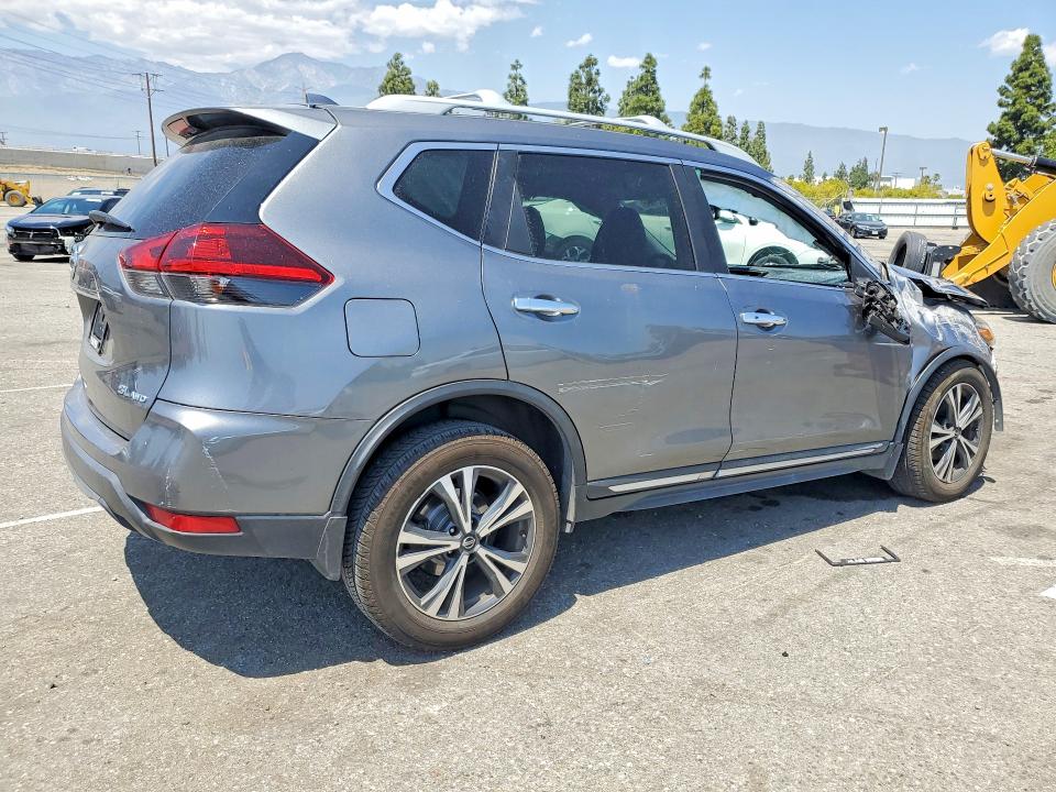 52085126 :رقم المزاد ، 5N1AT2MV6JC744095 vin ، 2018 Nissan Rogue مزاد بيع
