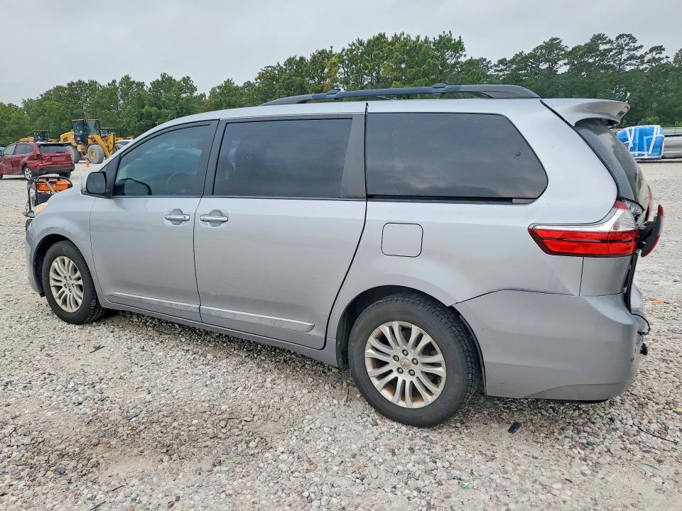 2017 Toyota Sienna მანქანა იყიდება აუქციონზე, vin: 5TDYZ3DC2HS883672, აუქციონის ნომერი: 52140376