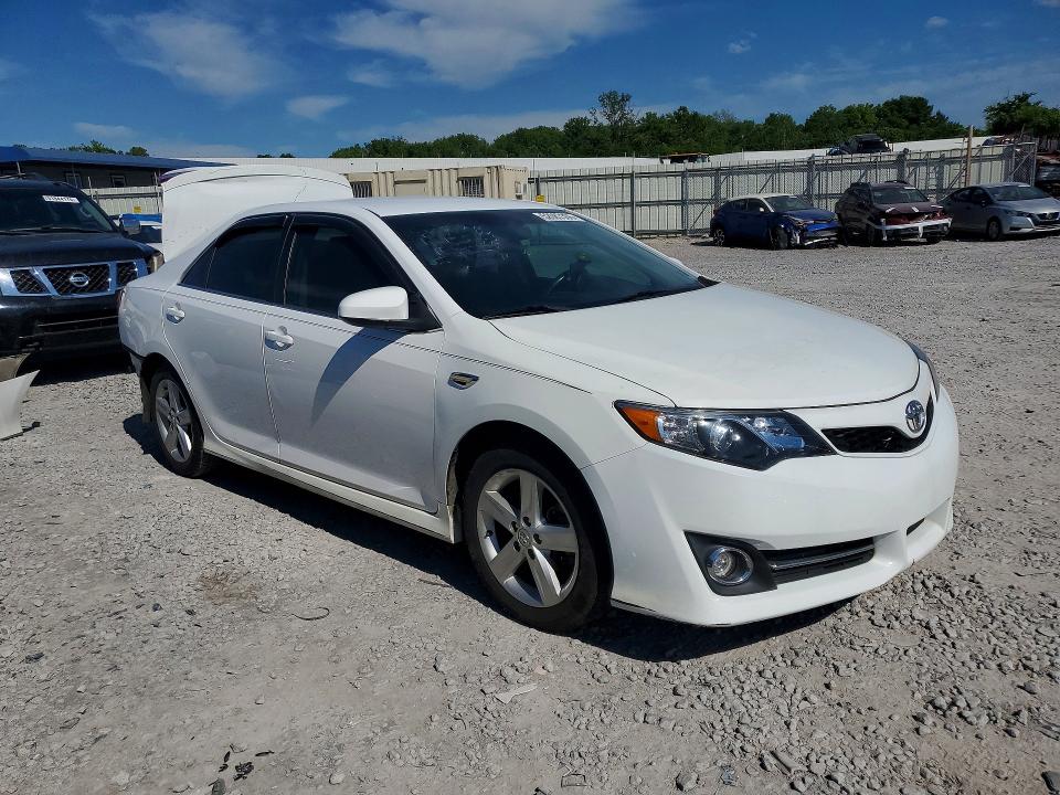 52087306 :رقم المزاد ، 4T1BF1FKXEU838991 vin ، 2014 Toyota Camry مزاد بيع