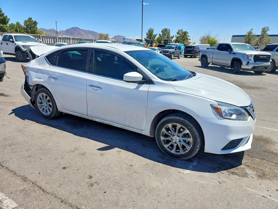 Продажа на аукционе авто 2018 Nissan Sentra, vin: 3N1AB7AP7JL635582, номер лота: 52918776