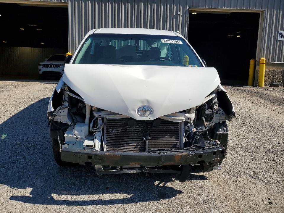 2017 Toyota Sienna მანქანა იყიდება აუქციონზე, vin: 5TDZZ3DC9HS826826, აუქციონის ნომერი: 53961706
