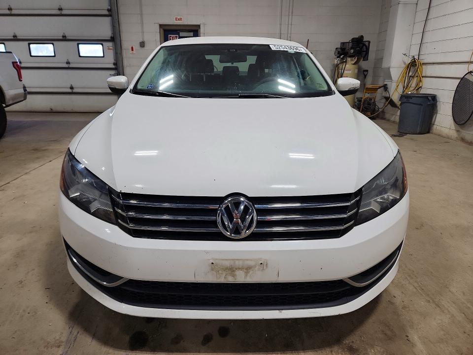 52543696 :رقم المزاد ، 1VWAP7A35DC007867 vin ، 2013 Volkswagen Passat مزاد بيع