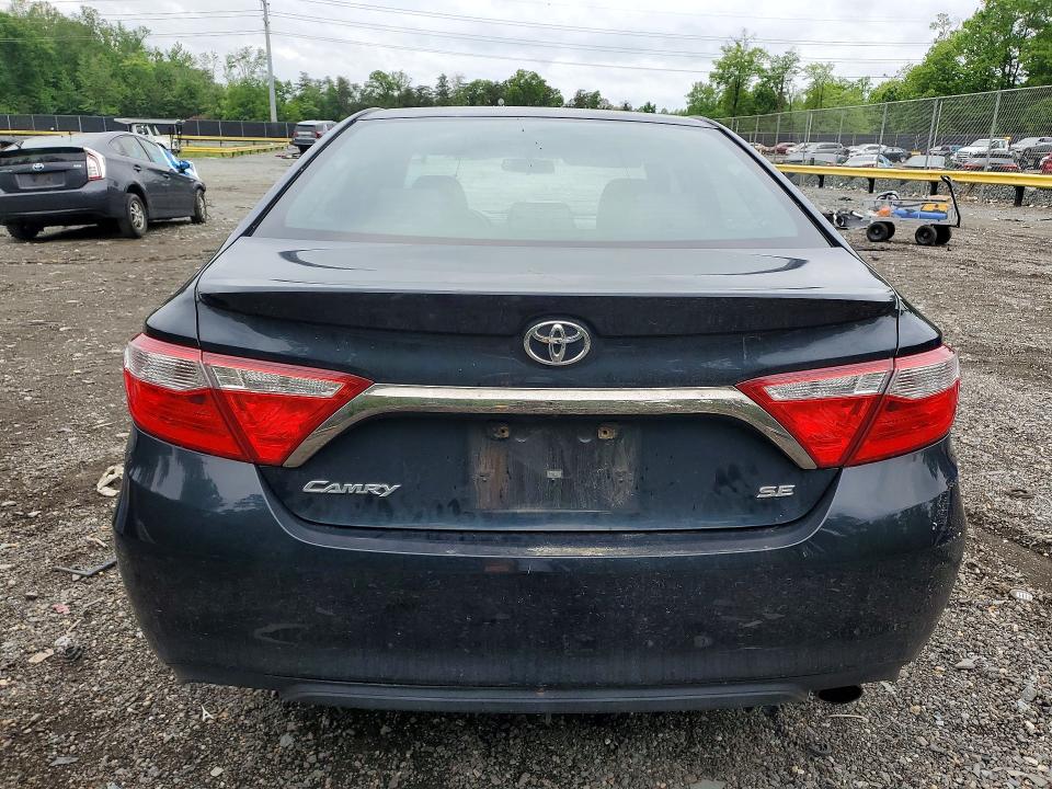 52428506 :رقم المزاد ، 4T1BF1FKXFU041786 vin ، 2015 Toyota Camry مزاد بيع