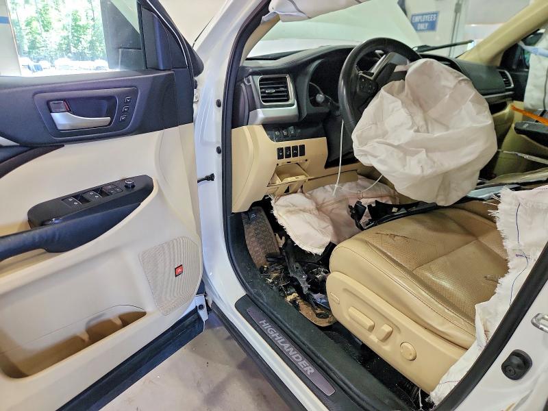 53617356 :رقم المزاد ، 5TDDKRFHXFS185709 vin ، 2015 Toyota Highlander مزاد بيع