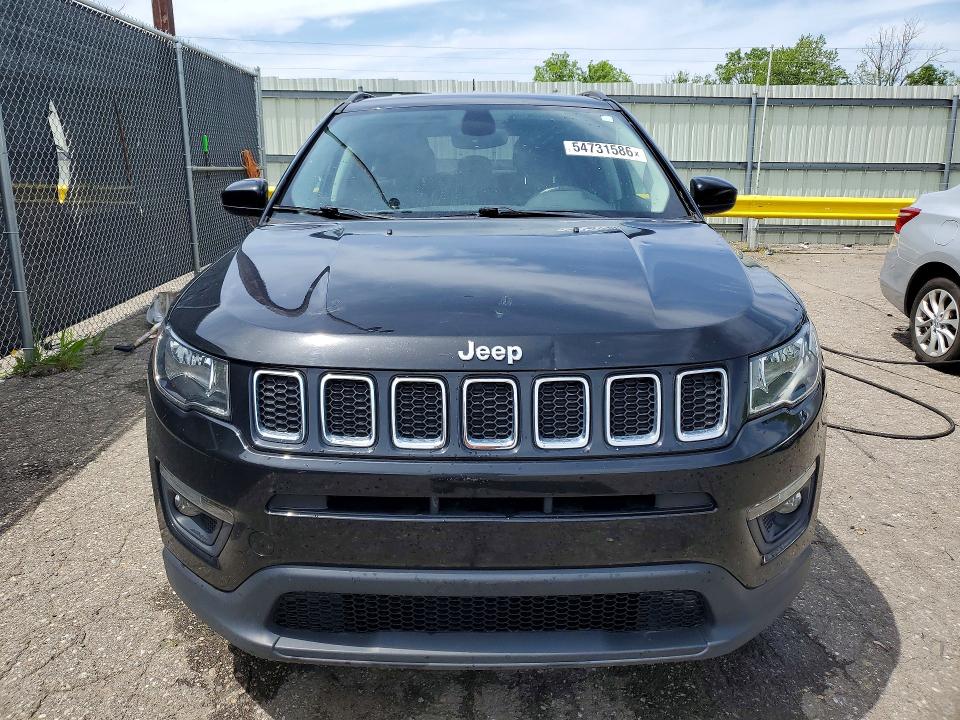 54731586 :رقم المزاد ، 3C4NJCBBXJT339386 vin ، 2018 Jeep Compass مزاد بيع