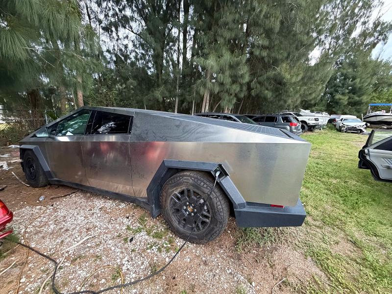 54540336 :رقم المزاد ، 7G2CEHED5RA012985 vin ، 2024 Tesla Cybertruck مزاد بيع