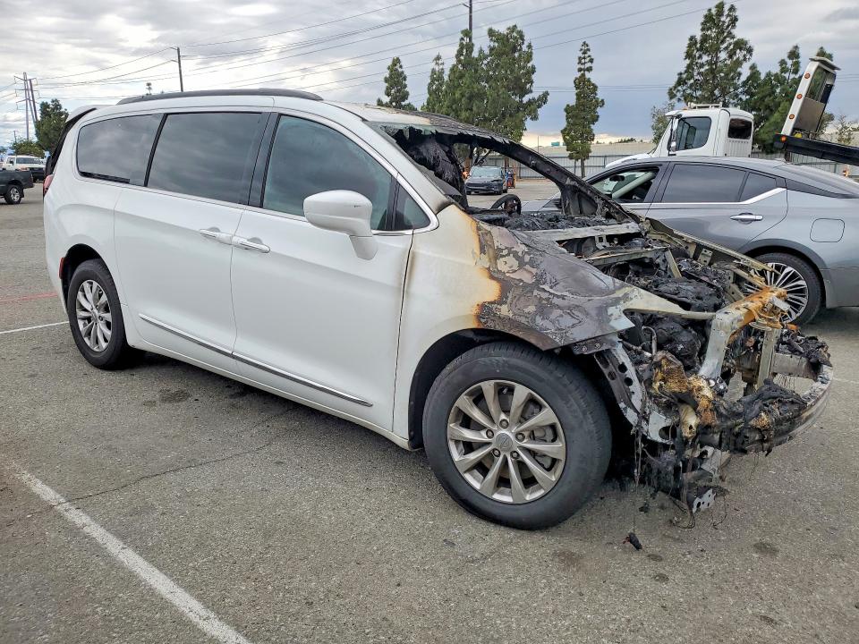 52220526 :رقم المزاد ، 2C4RC1BG1HR576101 vin ، 2017 Chrysler Pacifica مزاد بيع