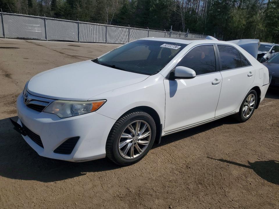 52222736 :رقم المزاد ، 4T1BF1FK1EU351856 vin ، 2014 Toyota Camry مزاد بيع