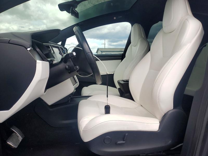 53252066 :رقم المزاد ، 5YJXCBE21JF090385 vin ، 2018 Tesla Model X مزاد بيع