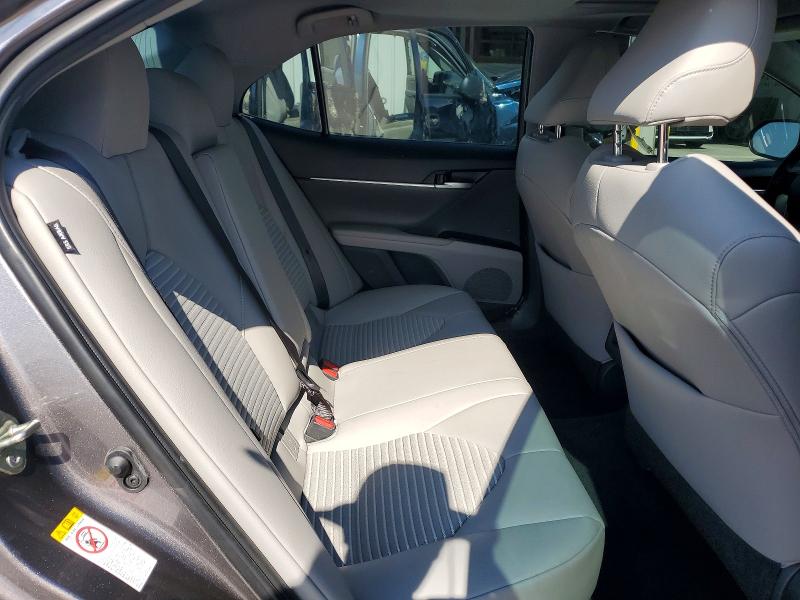 52784616 :رقم المزاد ، 4T1B11HK0JU128746 vin ، 2018 Toyota Camry مزاد بيع