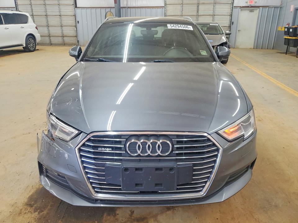 54294506 :رقم المزاد ، WAUUPBFF9JA092285 vin ، 2018 Audi A3 مزاد بيع