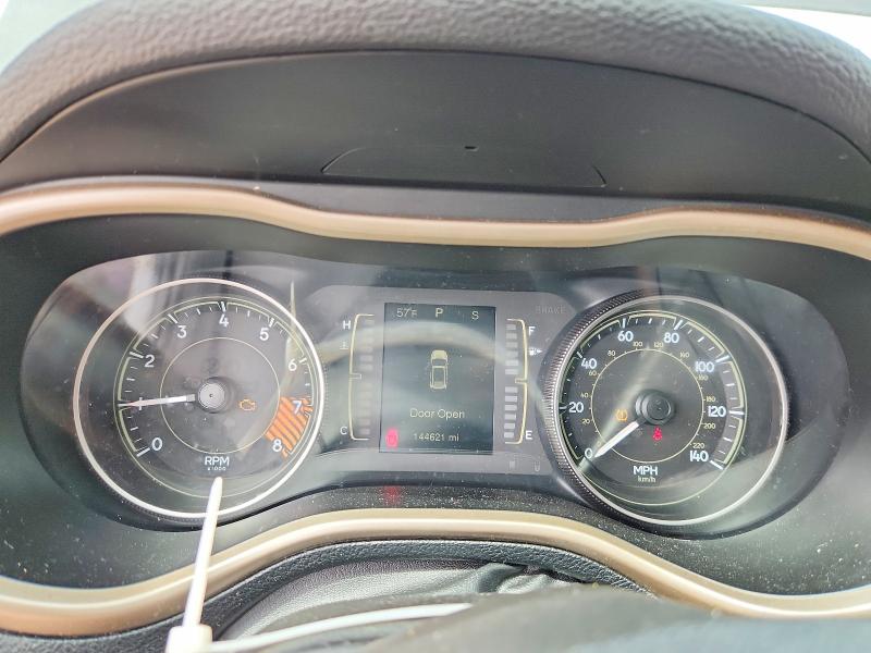 52329856 :رقم المزاد ، 1C4PJMCS5EW220075 vin ، 2014 Jeep Cherokee مزاد بيع