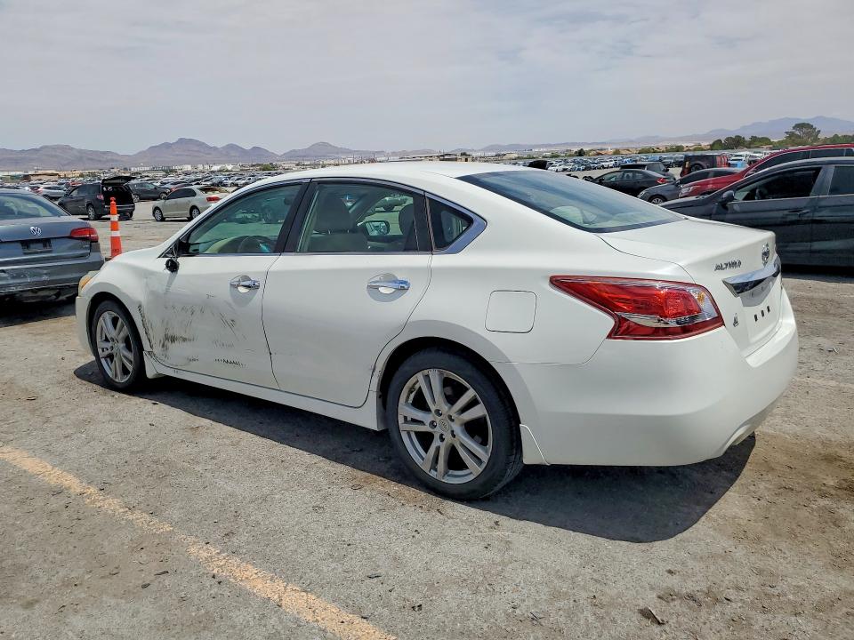 Продажа на аукционе авто 2013 Nissan Altima, vin: 1N4BL3AP3DN483379, номер лота: 51022976