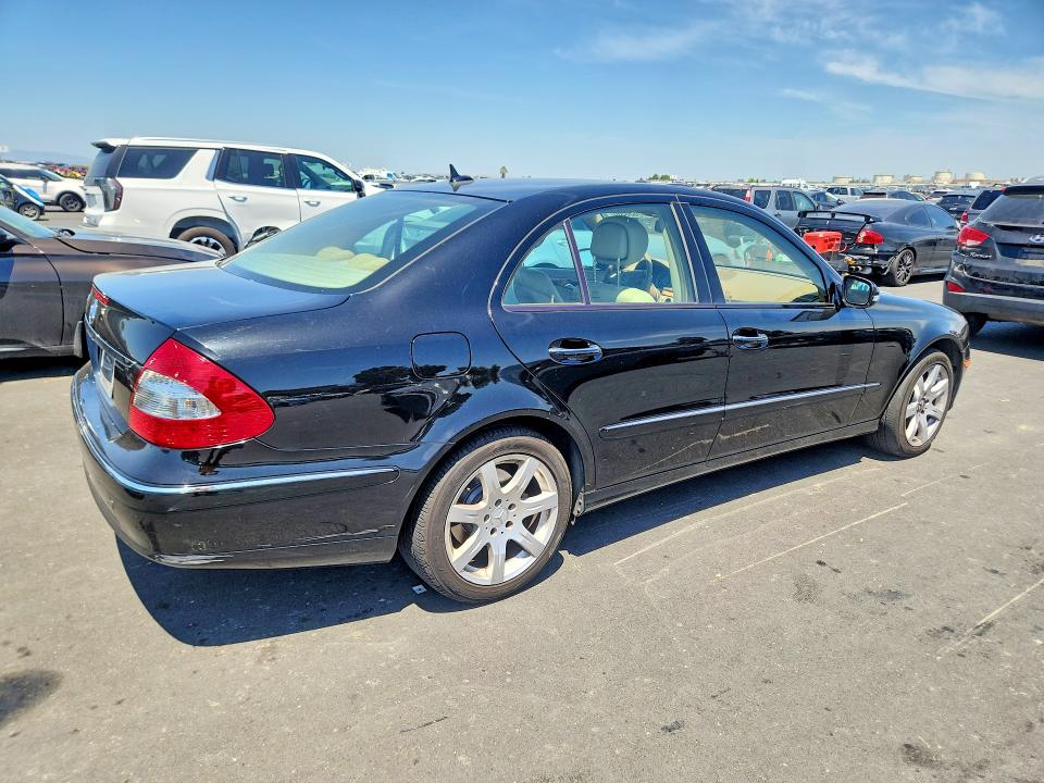 53830306 :رقم المزاد ، WDBUF56X67B022972 vin ، 2007 Mercedes-benz E مزاد بيع