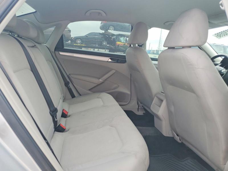 53830896 :رقم المزاد ، 1VWAT7A32HC007715 vin ، 2017 Volkswagen Passat مزاد بيع