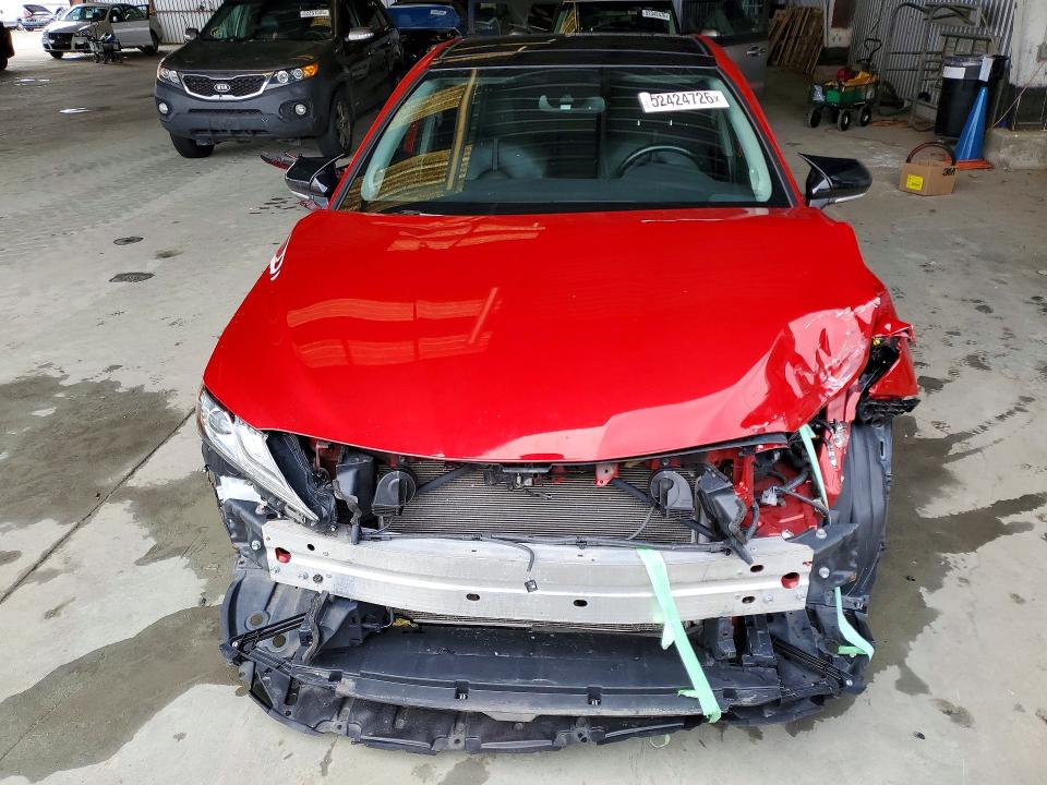 52424726 :رقم المزاد ، 4T1B61HK2KU160102 vin ، 2019 Toyota Camry مزاد بيع