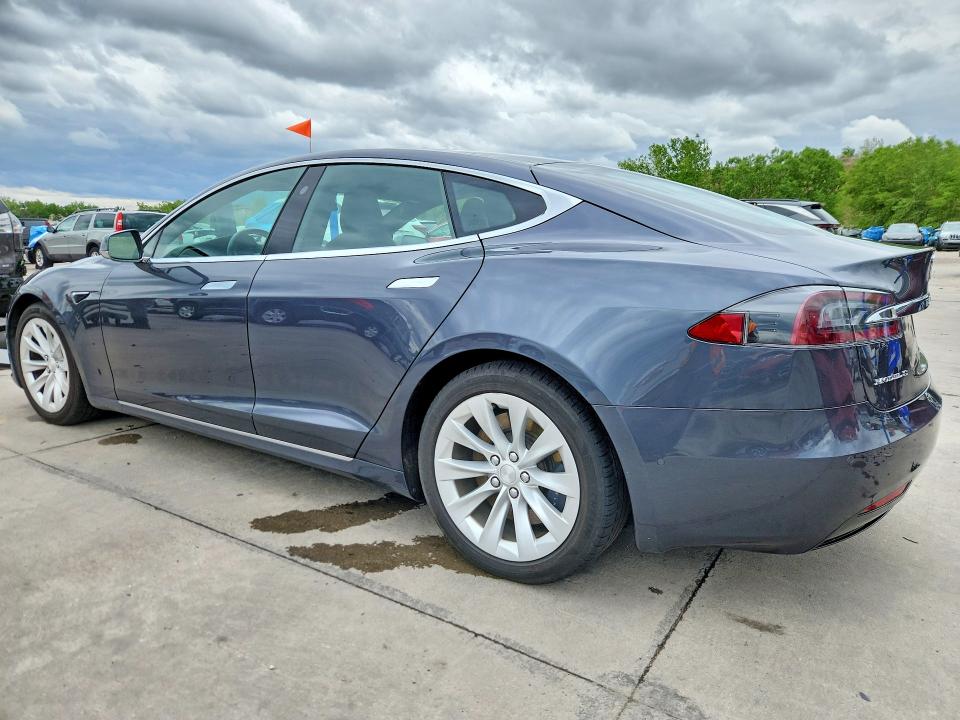 55053836 :رقم المزاد ، 5YJSA1E23HF188967 vin ، 2017 Tesla Model S مزاد بيع