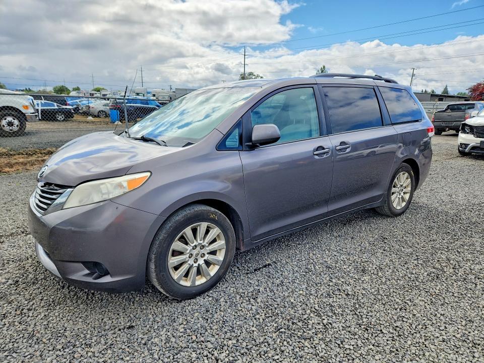 Продажа на аукционе авто 2011 Toyota Sienna, vin: 5TDJK3DC6BS008107, номер лота: 53126776