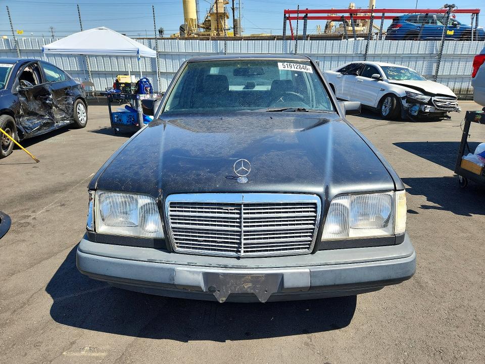 1995 Mercedes-benz E მანქანა იყიდება აუქციონზე, vin: WDBEA32E3SC161357, აუქციონის ნომერი: 51912846