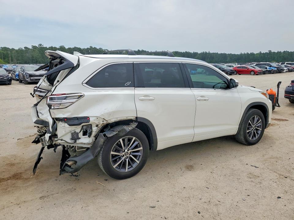 52734636 :رقم المزاد ، 5TDKZRFH2JS536494 vin ، 2018 Toyota Highlander مزاد بيع