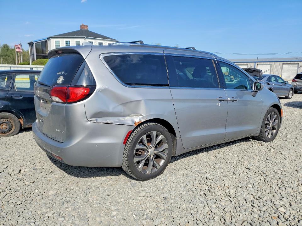 51082056 :رقم المزاد ، 2C4RC1GG8HR744518 vin ، 2017 Chrysler Pacifica مزاد بيع