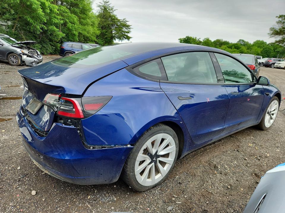 54825826 :رقم المزاد ، 5YJ3E1EA3NF370499 vin ، 2022 Tesla Model 3 مزاد بيع