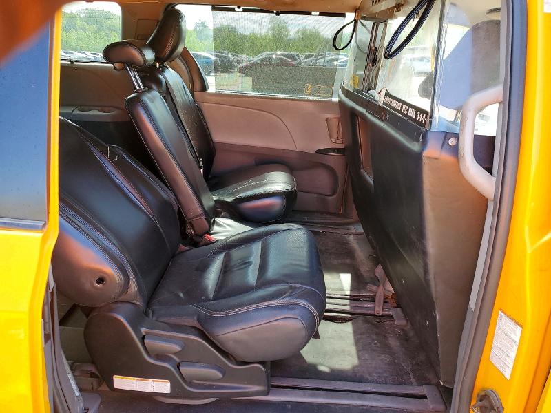 55361836 :رقم المزاد ، 5TDKZ3DC4HS876552 vin ، 2017 Toyota Sienna مزاد بيع