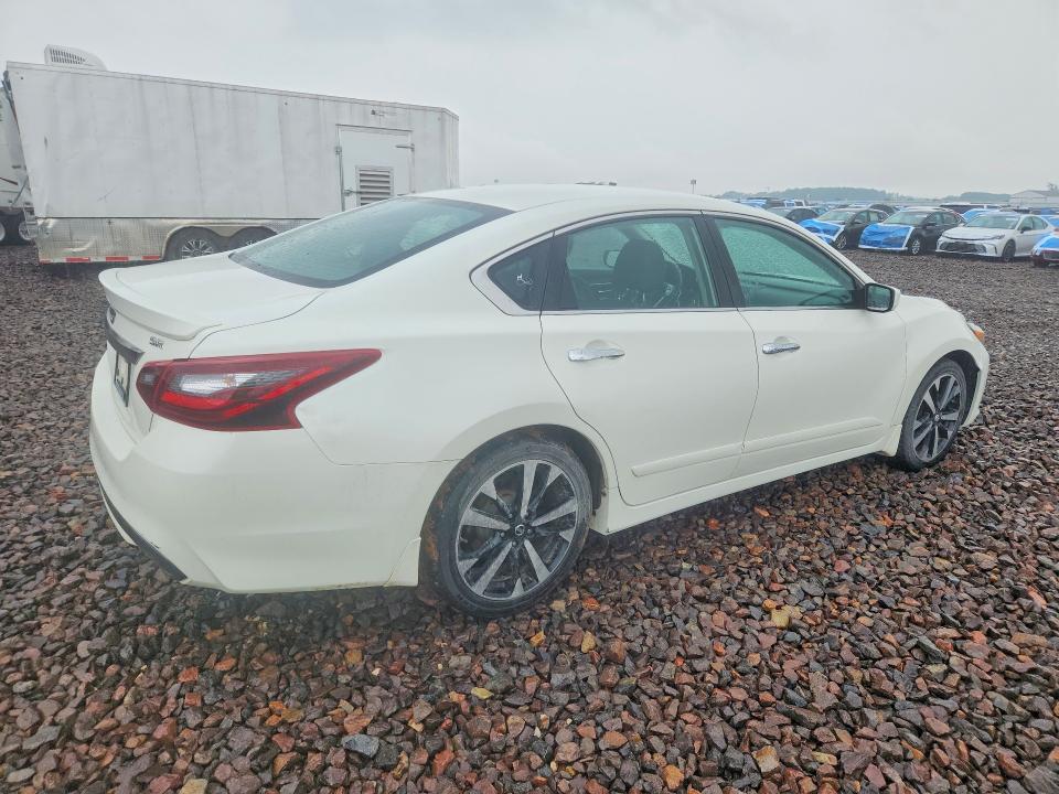 Продаж на аукціоні авто 2018 Nissan Altima, vin: 1N4AL3AP7JC101325, номер лоту: 54393936