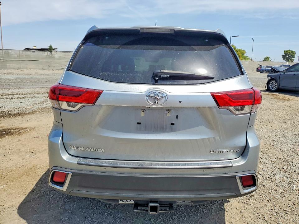 53447496 :رقم المزاد ، 5TDDZRFH6HS410691 vin ، 2017 Toyota Highlander مزاد بيع