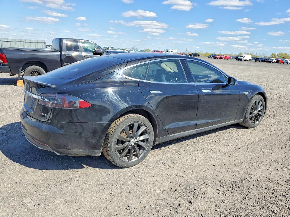 53274116 :رقم المزاد ، 5YJSA1CP8DFP25597 vin ، 2013 Tesla Model S مزاد بيع