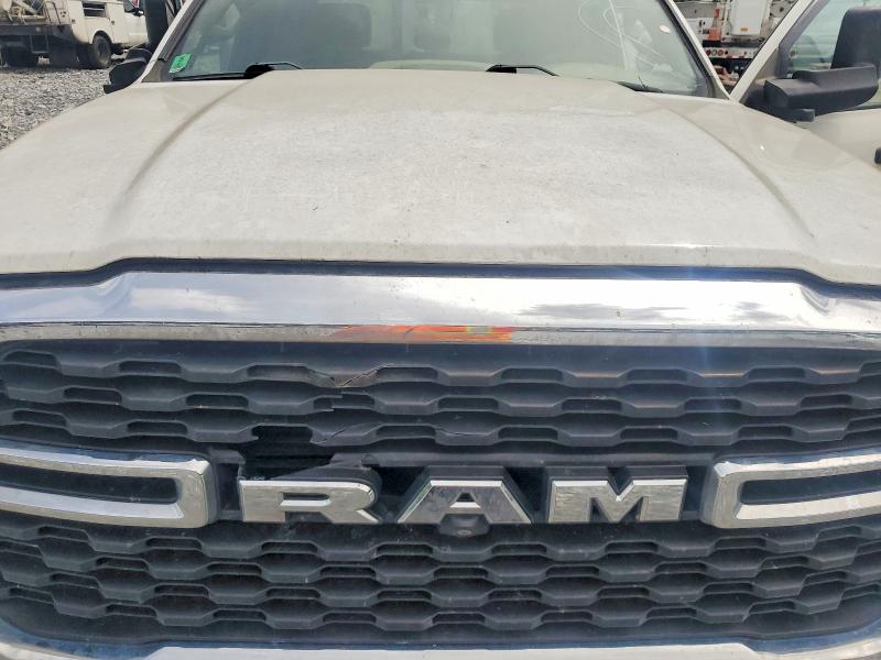 54471996 :رقم المزاد ، 3C7WRTCL4NG103046 vin ، 2022 Ram 3500 مزاد بيع