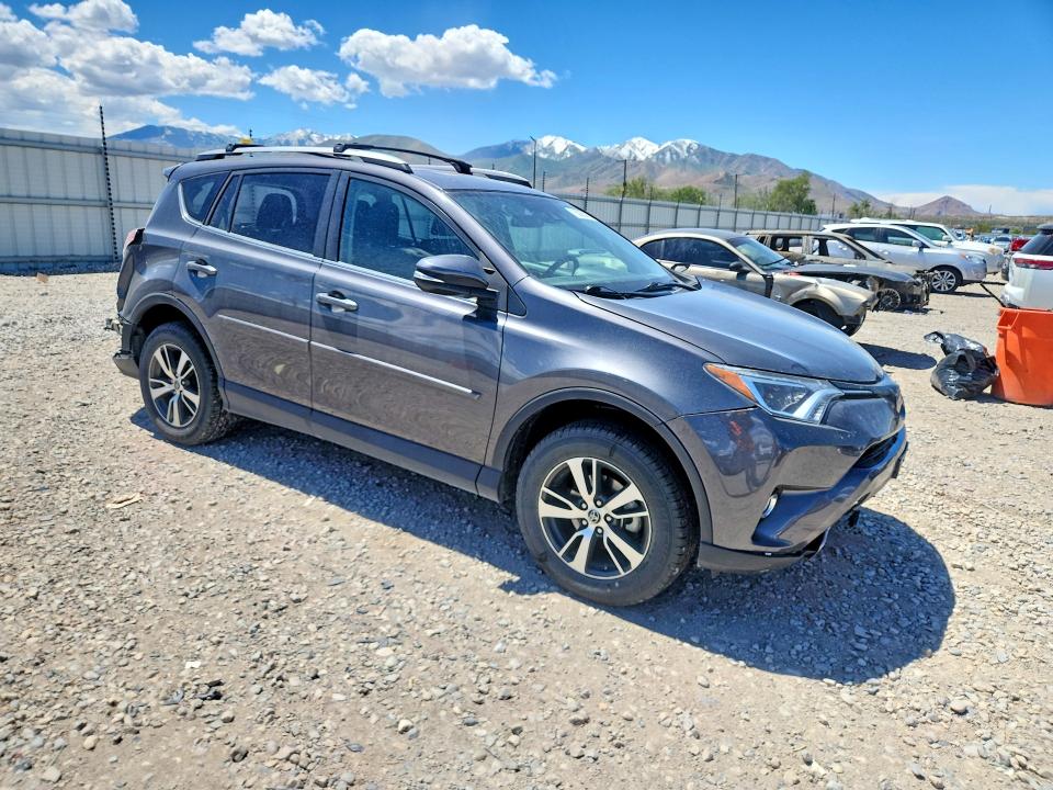 53565756 :رقم المزاد ، 2T3RFREV8JW853841 vin ، 2018 Toyota Rav4 مزاد بيع