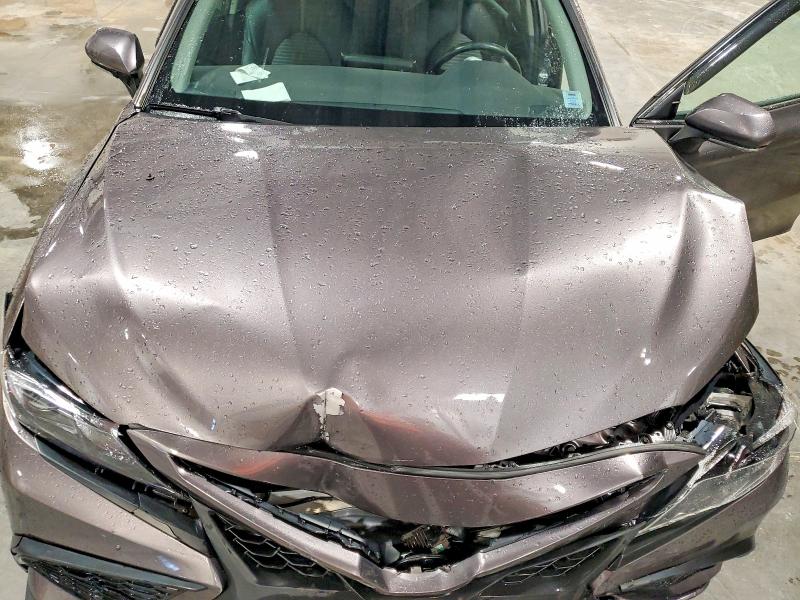 51819856 :رقم المزاد ، 4T1S11AK1MU605375 vin ، 2021 Toyota Camry مزاد بيع
