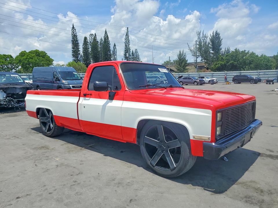 52867176 :رقم المزاد ، 2GCEC14H3D1147524 vin ، 1983 Chev C10 مزاد بيع