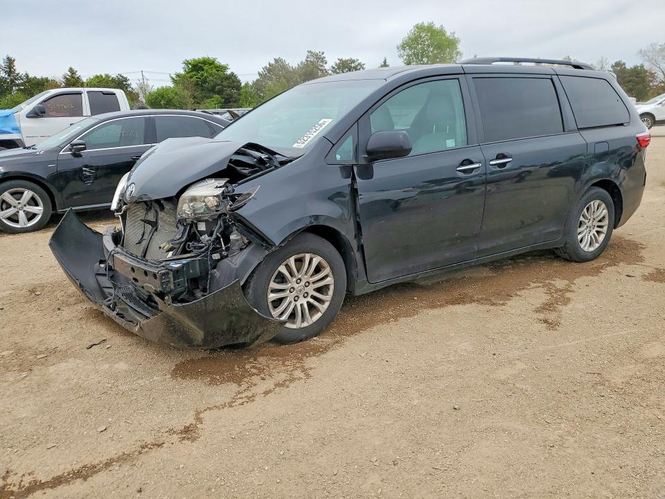 Auction sale of the 2015 Toyota Sienna, vin: 5TDYK3DC2FS668679, lot number: 52315256