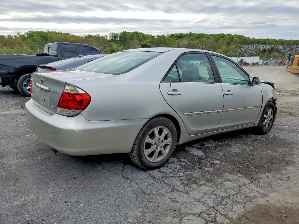 2005 Toyota Camry მანქანა იყიდება აუქციონზე, vin: 4T1BF30K15U093505, აუქციონის ნომერი: 52716106