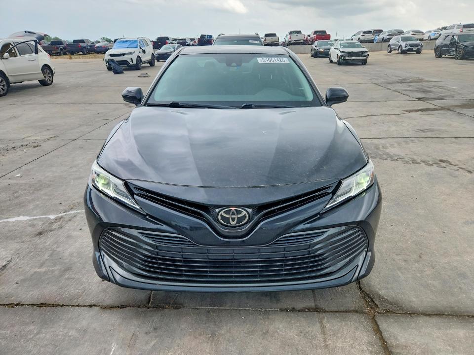 54061426 :رقم المزاد ، 4T1B11HK5KU721097 vin ، 2019 Toyota Camry مزاد بيع