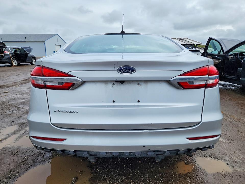 52232916 :رقم المزاد ، 3FA6P0G71KR268072 vin ، 2019 Ford Fusion مزاد بيع