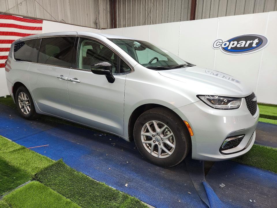 Auction sale of the 2024 Chrysler Pacifica, vin: 2C4RC1BG8RR140458, lot number: 54723156