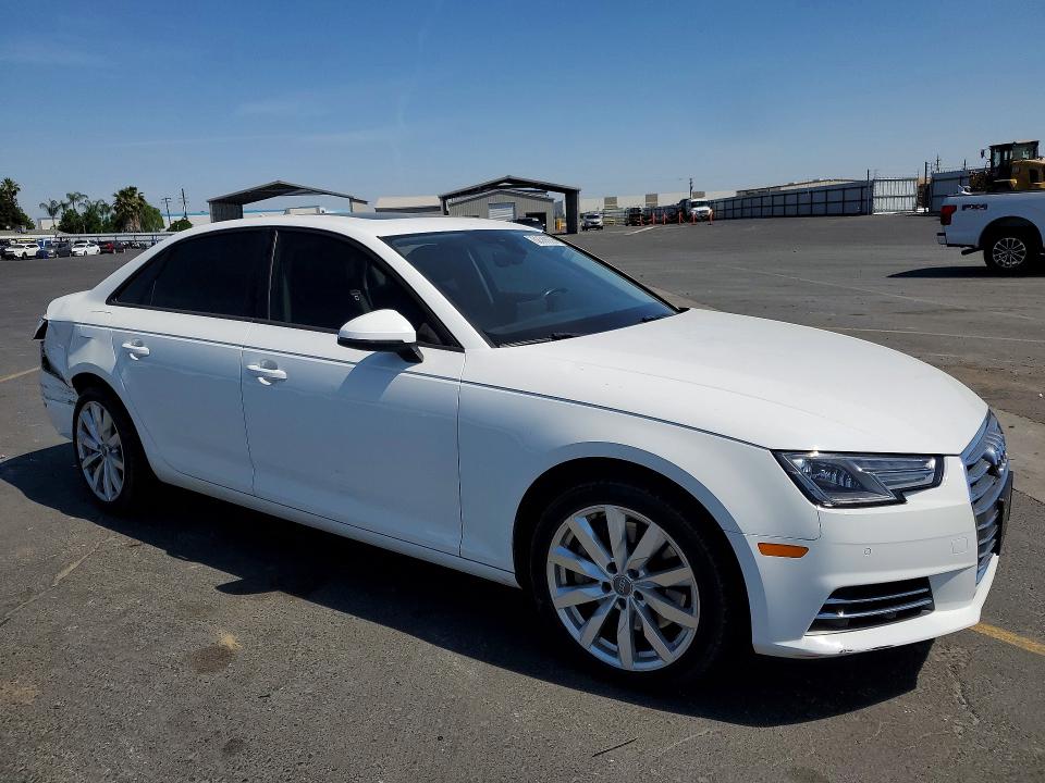 Продажа на аукционе авто 2017 Audi A4, vin: WAUGNAF44HN005990, номер лота: 52588936