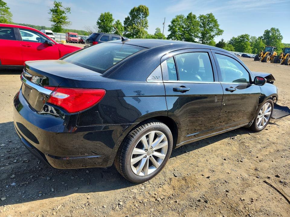 2011 Chrysler 200 მანქანა იყიდება აუქციონზე, vin: 1C3BC8FG2BN612360, აუქციონის ნომერი: 52951876