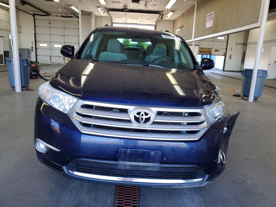51911676 :رقم المزاد ، 5TDBK3EH4DS230047 vin ، 2013 Toyota Highlander مزاد بيع