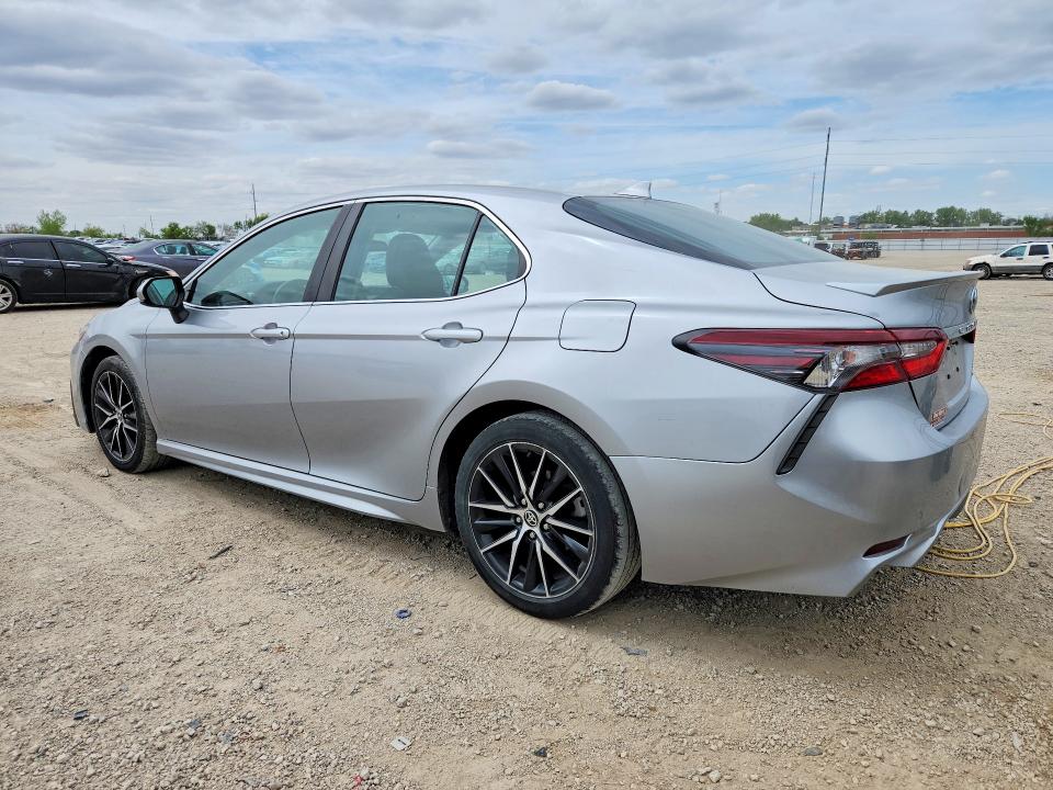 52366826 :رقم المزاد ، 4T1G11AK7MU517985 vin ، 2021 Toyota Camry مزاد بيع
