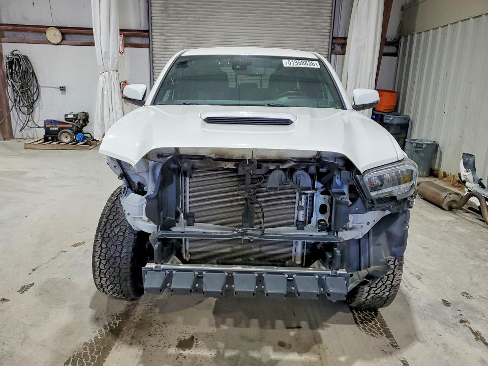 51958836 :رقم المزاد ، 3TYCZ5AN9MT051207 vin ، 2021 Toyota Tacoma مزاد بيع