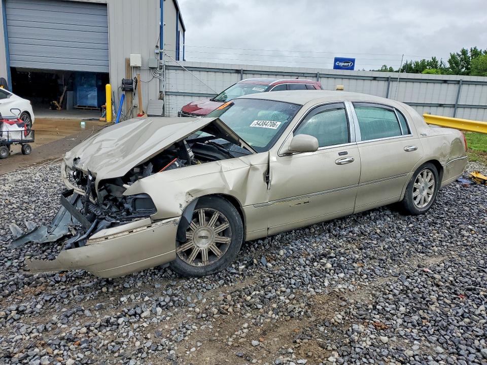 2009 Lincoln Town Car მანქანა იყიდება აუქციონზე, vin: 2LNHM82V39X635576, აუქციონის ნომერი: 54384706