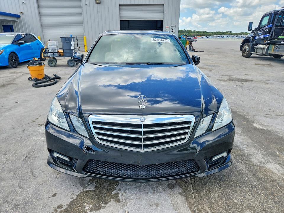 52864336 :رقم المزاد ، WDDHF8HB0BA451082 vin ، 2011 Mercedes-benz E مزاد بيع