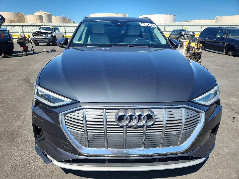 2019 Audi E-tron მანქანა იყიდება აუქციონზე, vin: WA1VAAGE9KB011333, აუქციონის ნომერი: 53577266