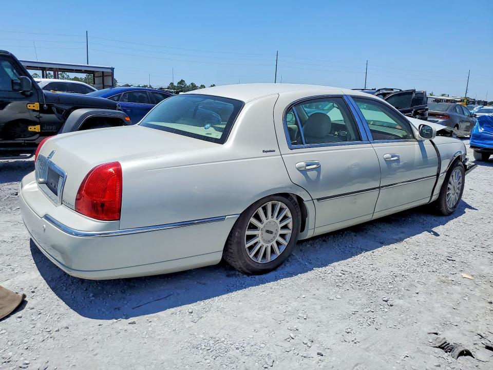 Auction sale of the 2005 Lincoln Town Car, vin: 1LNHM81W65Y642493, lot number: 53322176